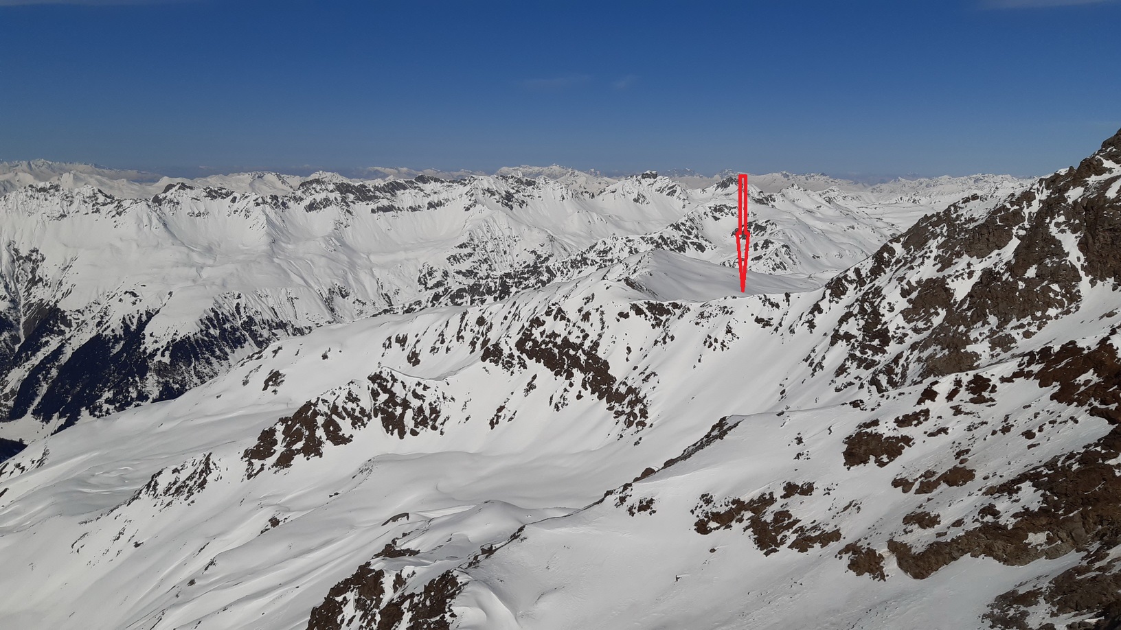 na vrchole sa rozhodujem že to skúsim tadiaľto a urobím okruh okolo Keschu na_vrchole_sa_rozhodujem_že_to_skúsim_tadiaľto_a_urobím_okruh_okolo_Keschu