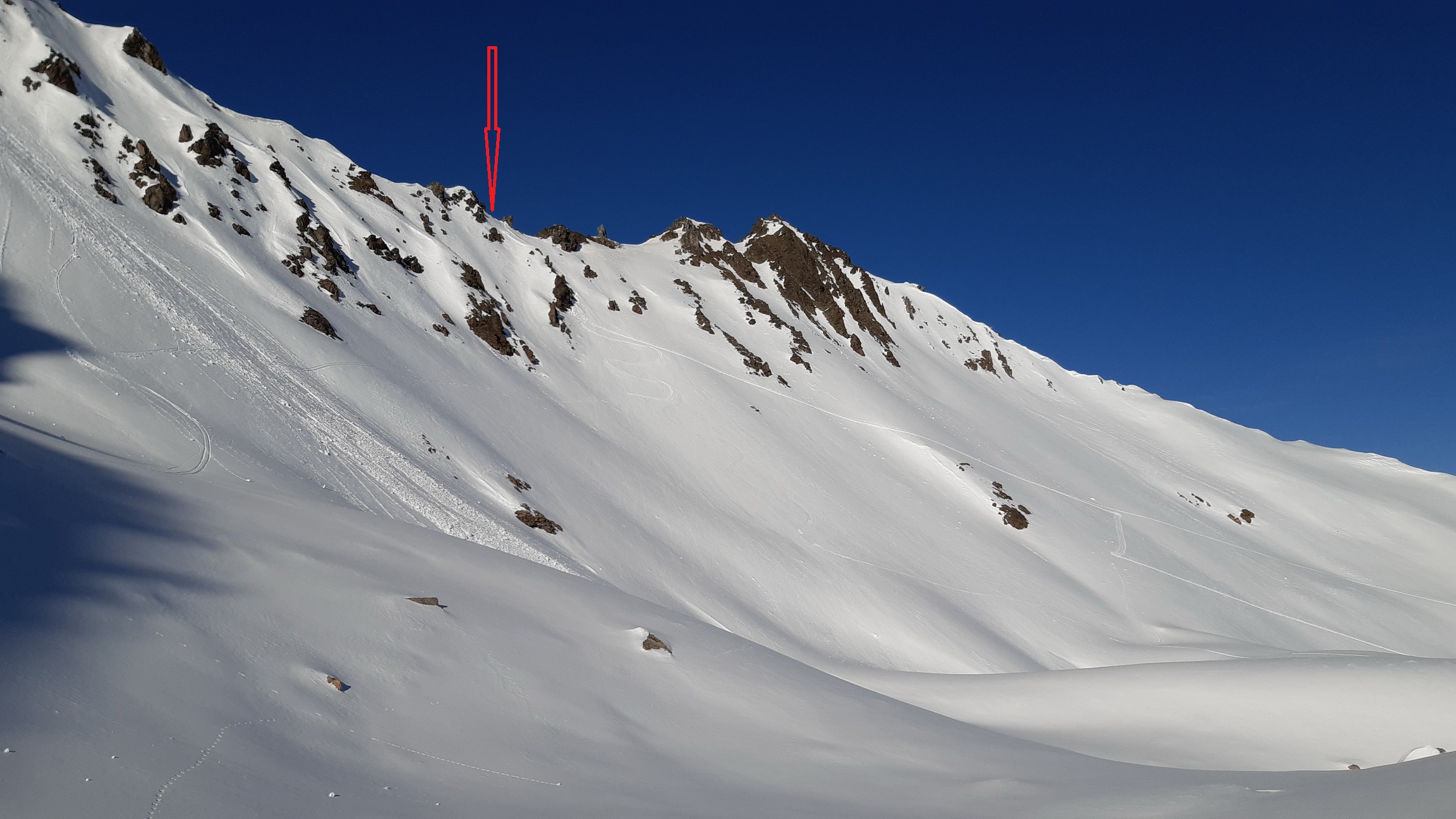 hrebeň a štrbina pri Piz Viruola z druhej strany hrebeň_a_štrbina_pri_Piz_Viruola_z_druhej_strany