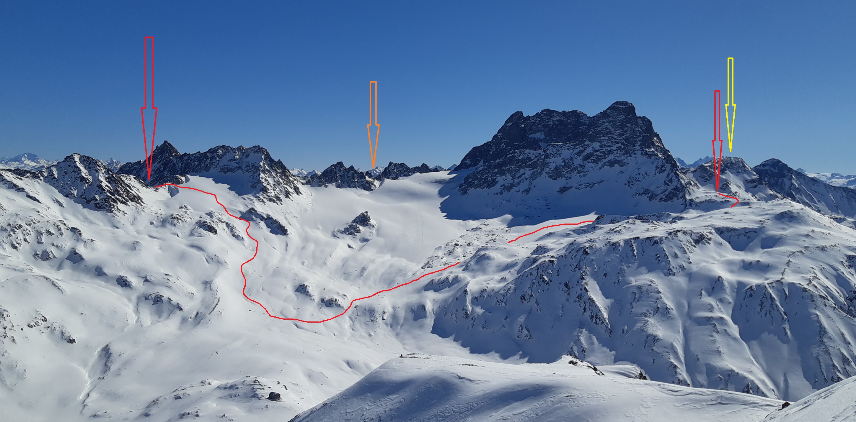 Piz Kesch a moja trasa, vpravo šípka Piz Pischa, vľavo Porchabella, oranžová sedlo Porta Escha ktoré slúži ako bežný prechod Piz_Kesch_a_moja_trasa,_vpravo_šípka_Piz_Pischa,_vľavo_Porchabella,_oranžová_sedlo_Porta_Escha_ktoré_slúži_ako_bežný_prechod_