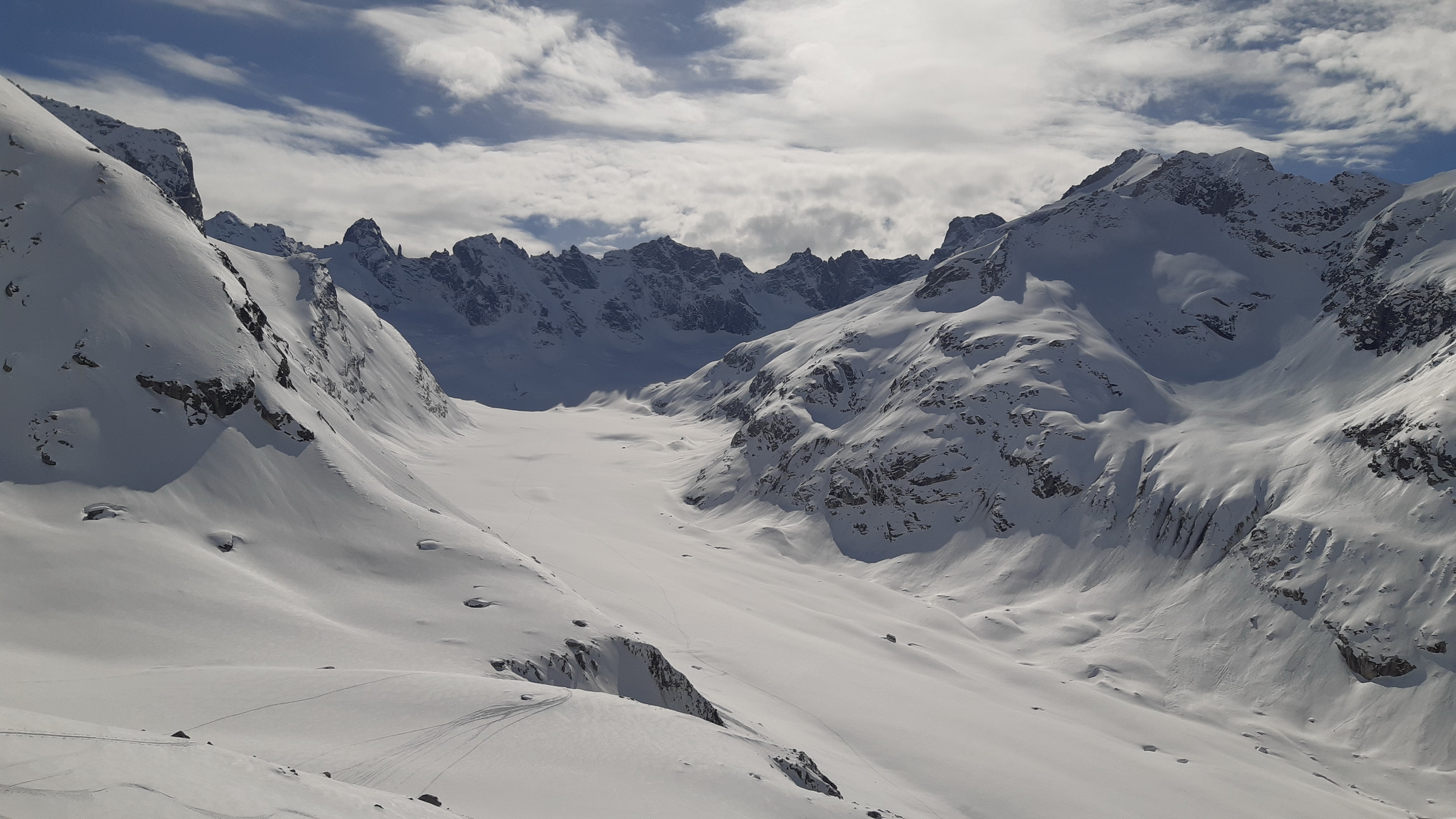 poobede_sa_vyčasilo,_foto_spred_chaty