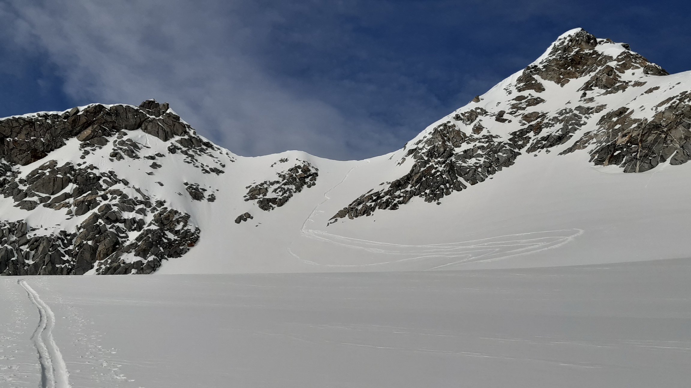 Cima_di_Rosso_vpravo_a_ešte_kúsok_po_hrebeni