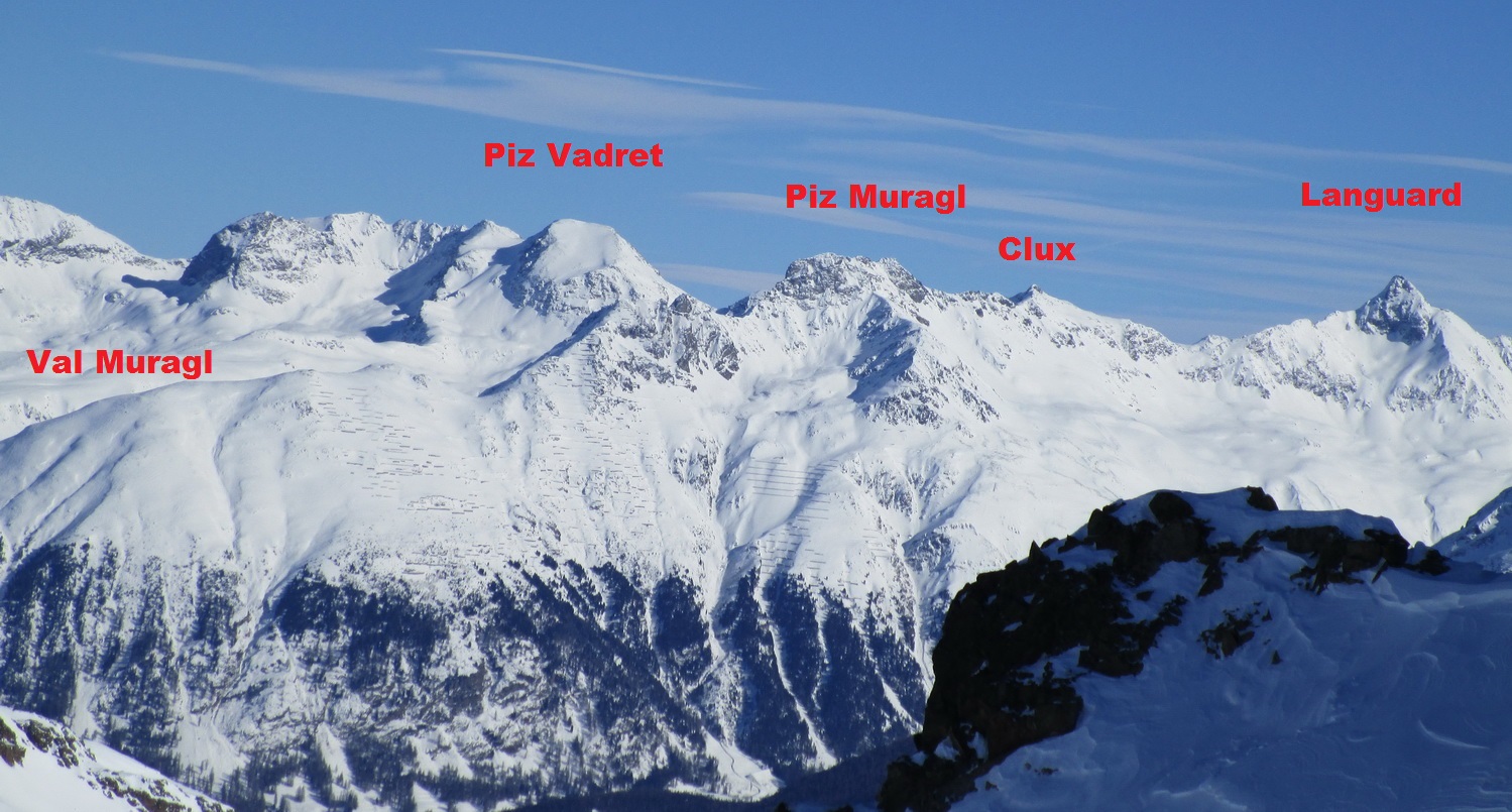 Piz_Muragl,_dolina_ja_za_hrebeňom,_na_obrázku_vidieť_možnosť_zjazdu_do_Pontresiny