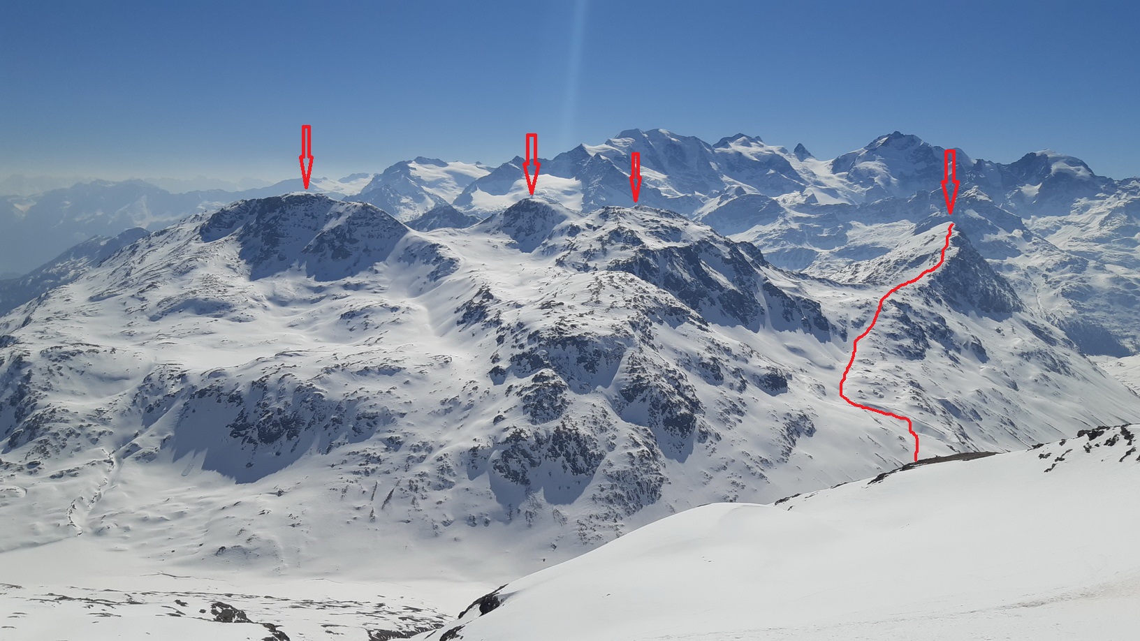 Piz_Minor_sú_dva_vrcholy_v_strede,_pohľad_z_Monte_Breve